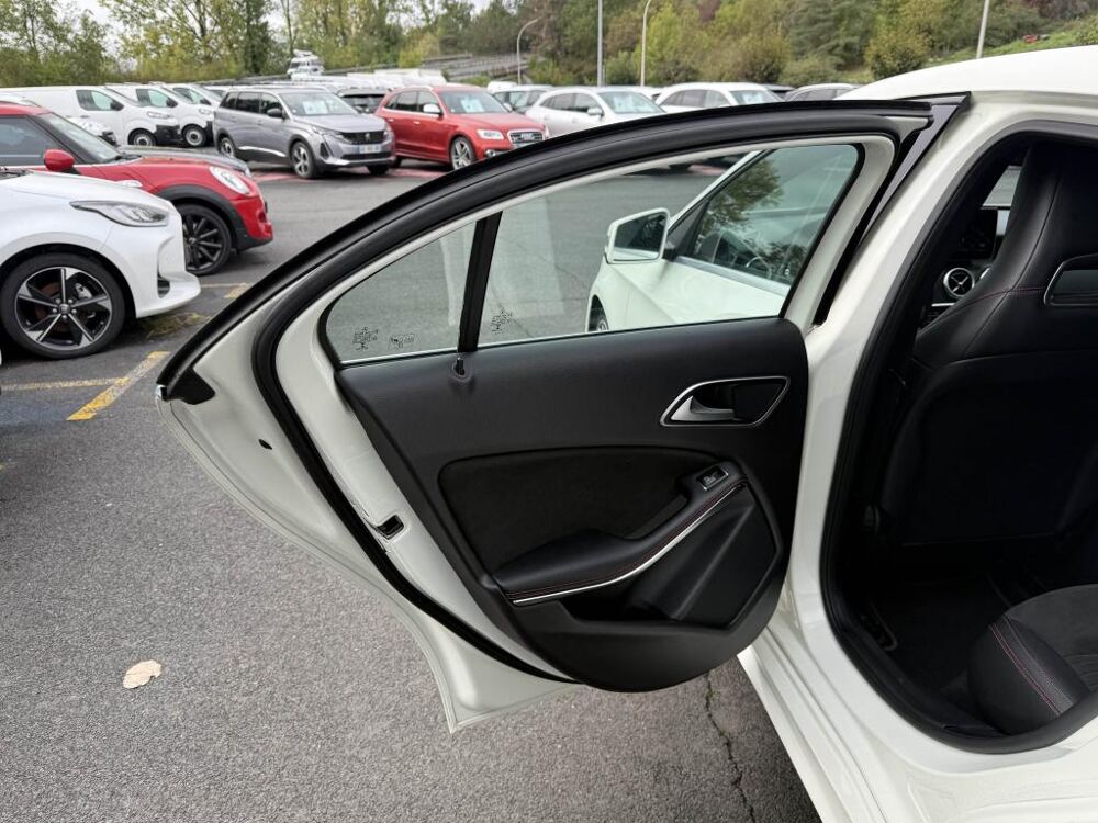 Classe A A 180 d - BV 7G-DCT Sport Edition - TOIT OUVRANT + CAMERA AR 2018 occasion 19100 Brive-la-Gaillarde