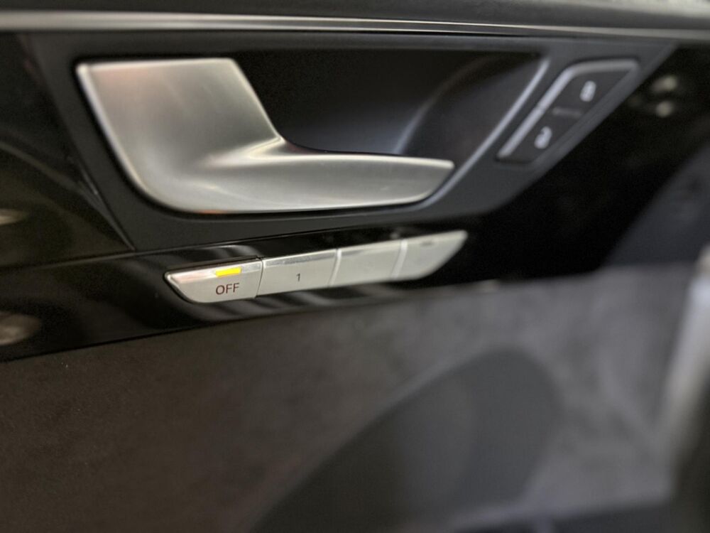 S8 PLUS 4.0 V8 TFSI 605 QUATTRO TIPTRONIC BVA - Toit ouvrant & 2016 occasion 94360 Bry-sur-Marne