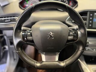 308 1.2 PureTech 130ch F&eacute;line SUIVI PEUGEOT Garantie 12 MOIS 2016 occasion 94360 Bry-sur-Marne