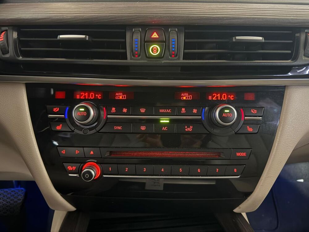 X5 (F15) 40e xDrive 2.0i 313CH ECLUSIVE TOIT OUVRANT - GARANTIE 2015 occasion 33700 M&eacute;rignac