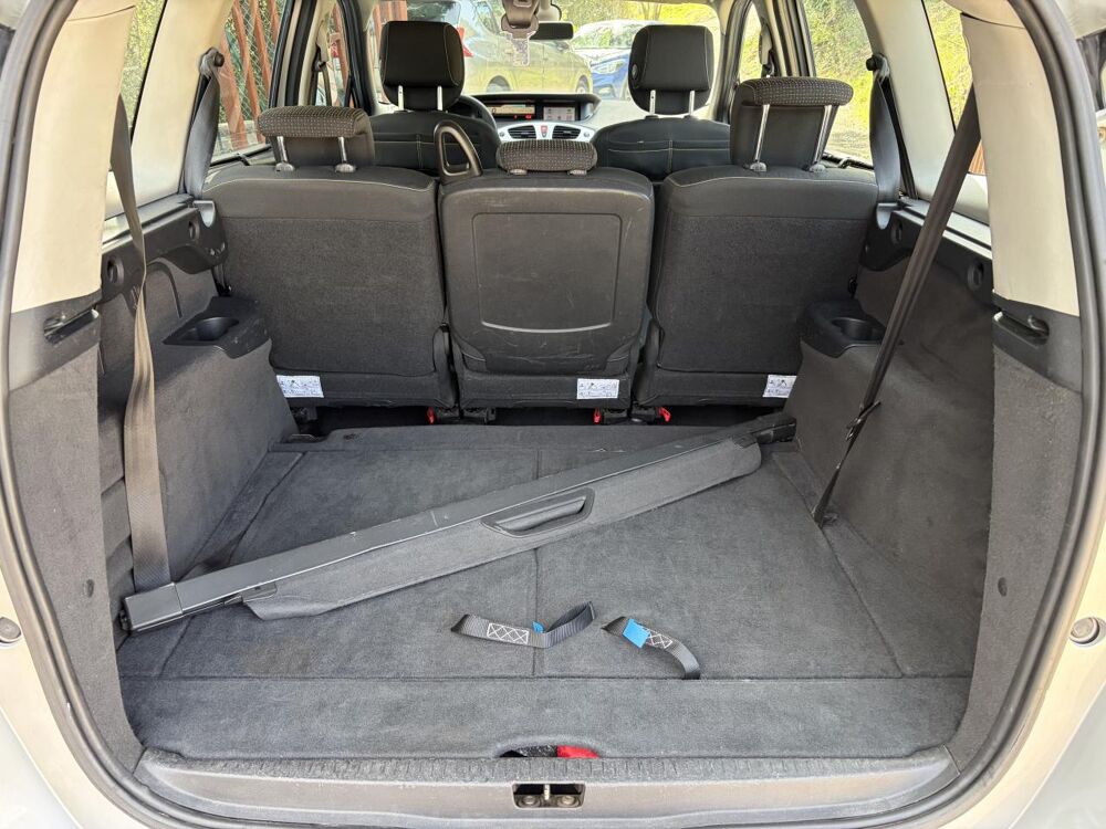 Sc&eacute;nic Grand 1.5 dCi - 105ch - 7places Carminat / distribution, ent 2010 occasion 30260 Orthoux-S&eacute;rignac-Quilhan