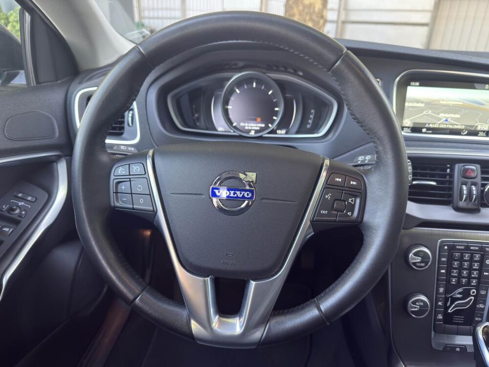 V40 Cross Country D3 - 150 - BVA Geartronic CROSS COUNTRY Summu 2016 occasion 77185 Lognes