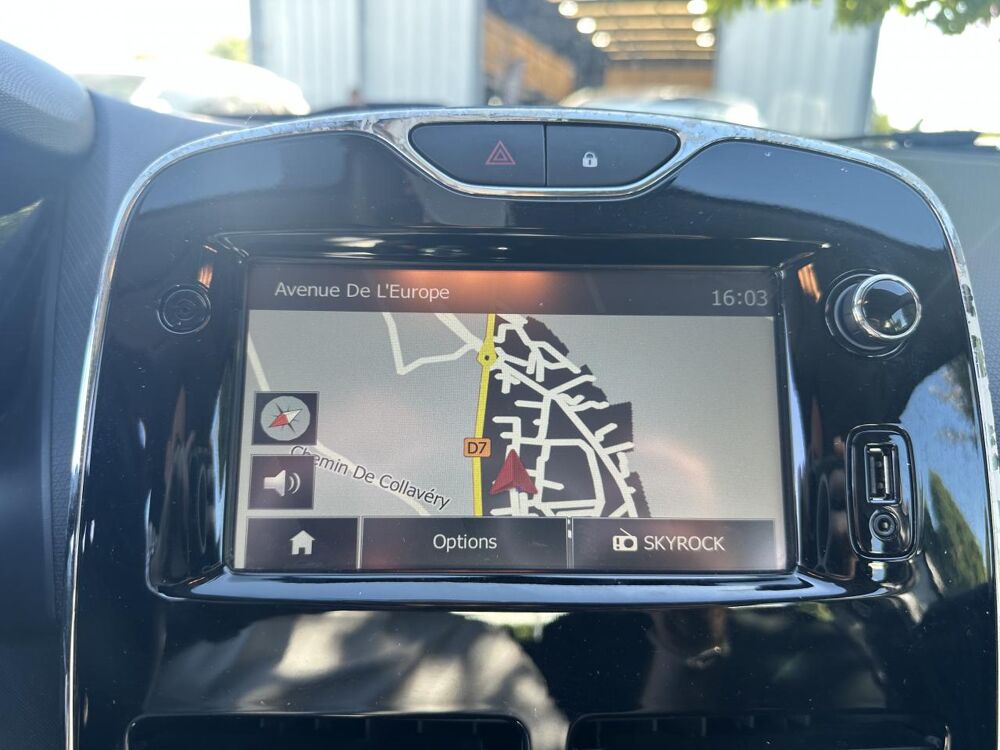 Clio 1.5 dCi 90CH ZEN - COURROIE NEUVE - BLUETOOTH - NAV 2015 occasion 13760 Saint-Cannat