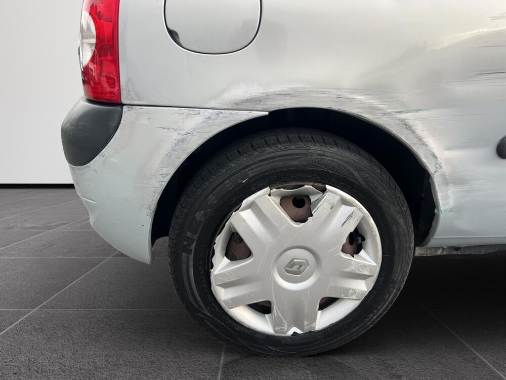 Clio 1.2i 16V II BERLINE Authentique PHASE 2 2004 occasion 06250 Mougins