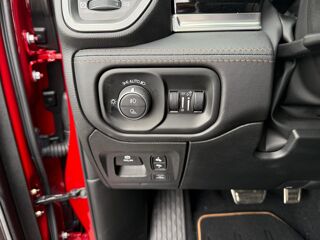 RAM 1500 CREW TUNGSTEN AIR BOX HAYON MULTI 2026 occasion 91830 Le Coudray-Montceaux
