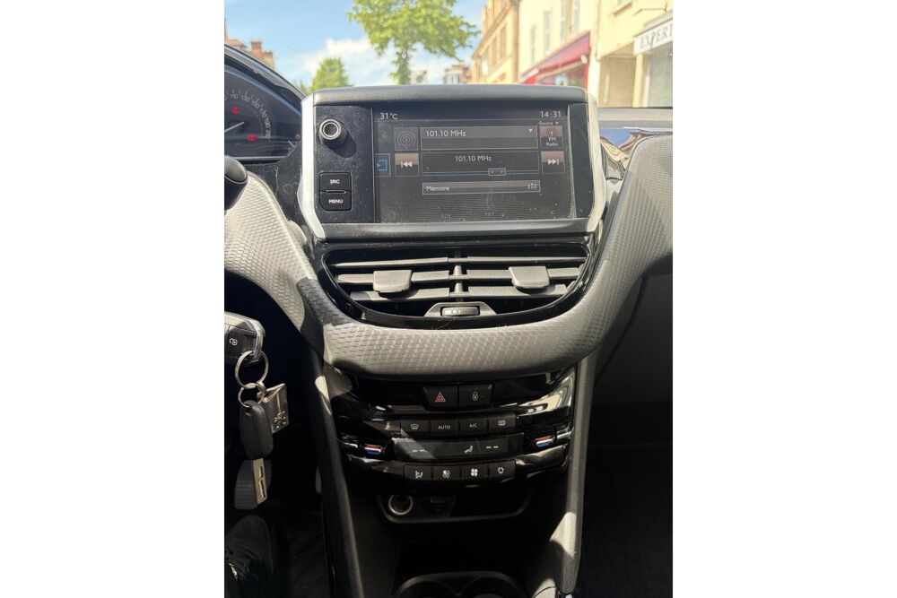 2008 1.2i - 82 Allure PHASE 2 - CARPLAY - ENTRETIEN PEUGEOT 2017 occasion 78760 Jouars-Pontchartrain