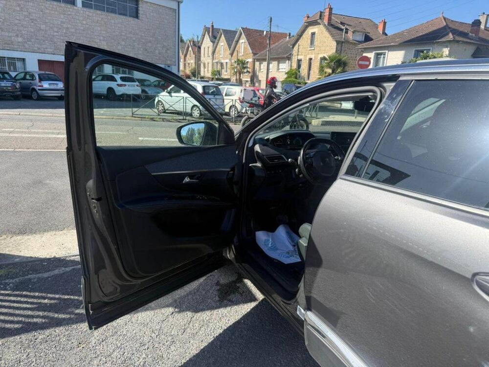 3008 Hybrid - 225 Bva Allure Pack gps + clim + radar AR 2021 occasion 19100 Brive-la-Gaillarde
