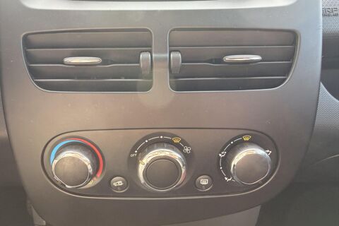 Clio 1.2 GPL - 75 BERLINE Life - REGULATEUR & LIMITEUR - BLUETOOT 2014 occasion 78760 Jouars-Pontchartrain