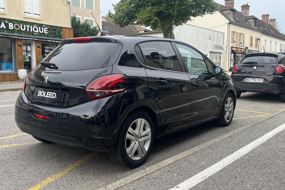 208 1.2i -Signature -82ch - courroie chang&eacute; - carplay - camera d 2019 occasion 78760 Jouars-Pontchartrain