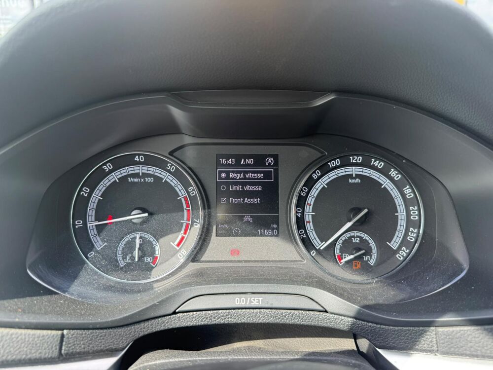 Karoq 1.0 TSI 110 Business, Cam&eacute;ra de recul, Carplay, Clim auto 2022 occasion 31660 Bessi&egrave;res