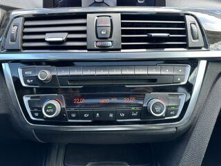 S&eacute;rie 4 420d Coup&eacute; Luxury BVA Sport F32 TOIT OUVRANT AFFICHAGE TETE 2014 occasion 33450 Montussan