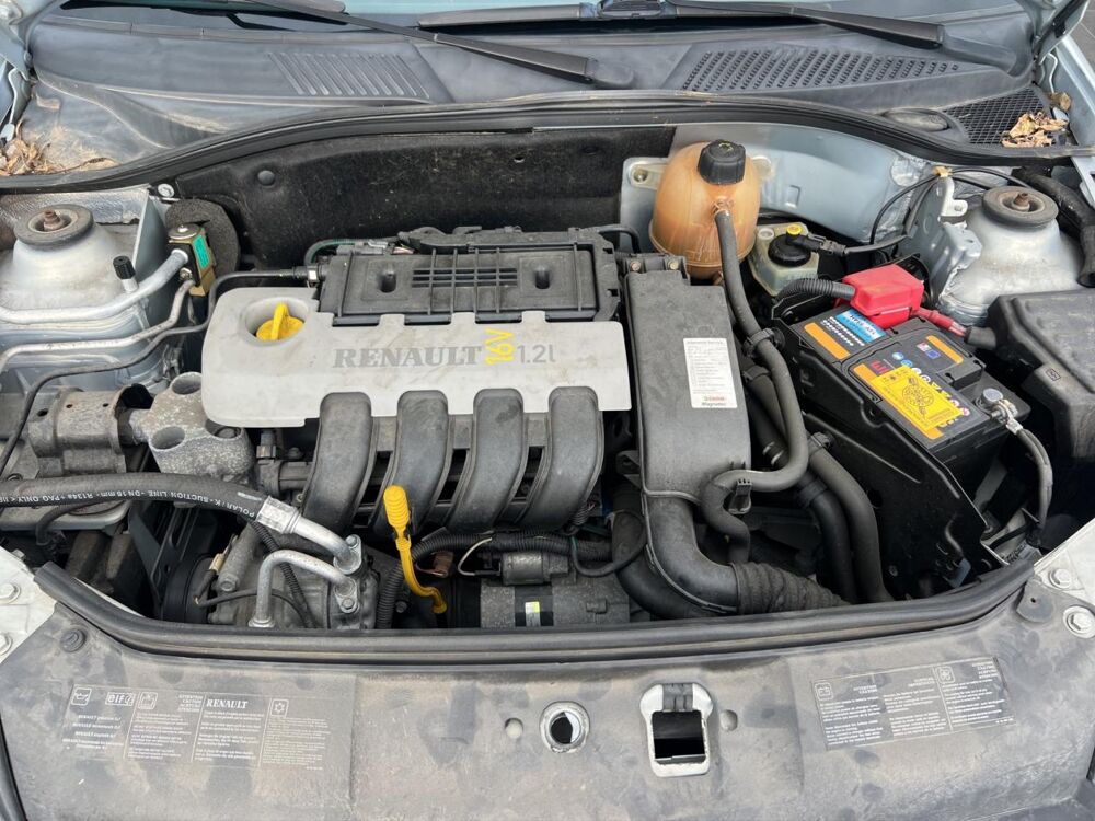 Clio 1.2i 16V II BERLINE Authentique PHASE 2 2004 occasion 06250 Mougins