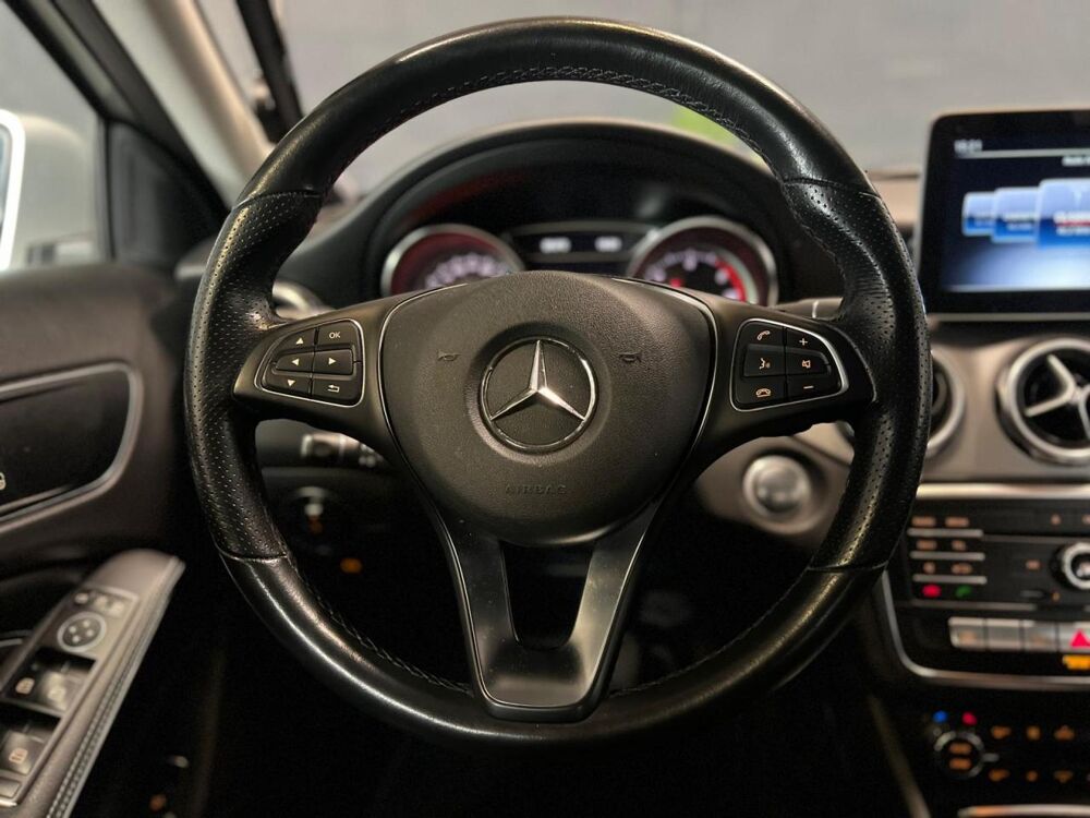 Classe GLA 200D BV 7G-DCT BM X156 FINITION INTUITION - GARANTIE 6 MOIS 2018 occasion 33700 M&eacute;rignac
