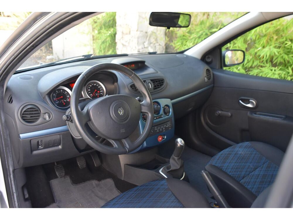 Clio 1.2i 16V - 75 III 2007 occasion 06250 Mougins