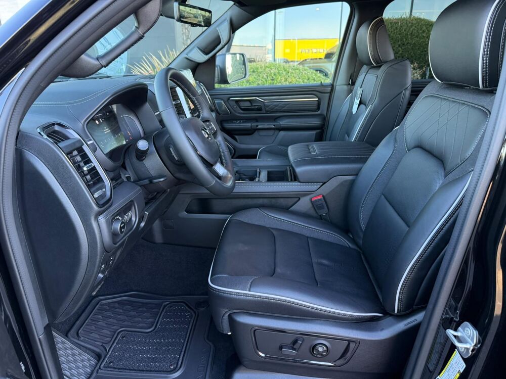 RAM 1500 CREW LIMITED NIGHT EDITION BOX HAYON MULTI V8 5,7L 2026 occasion 91830 Le Coudray-Montceaux