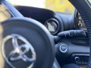 Yaris DESIGN Hybrid 116Ch - CAM - TOIT PANO - CARPLAY - REGULATEUR 2021 occasion 13760 Saint-Cannat