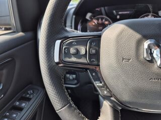 RAM 1500 CREW CAB SPORT BLACK PACKAGE 2025 2025 occasion 91830 Le Coudray-Montceaux