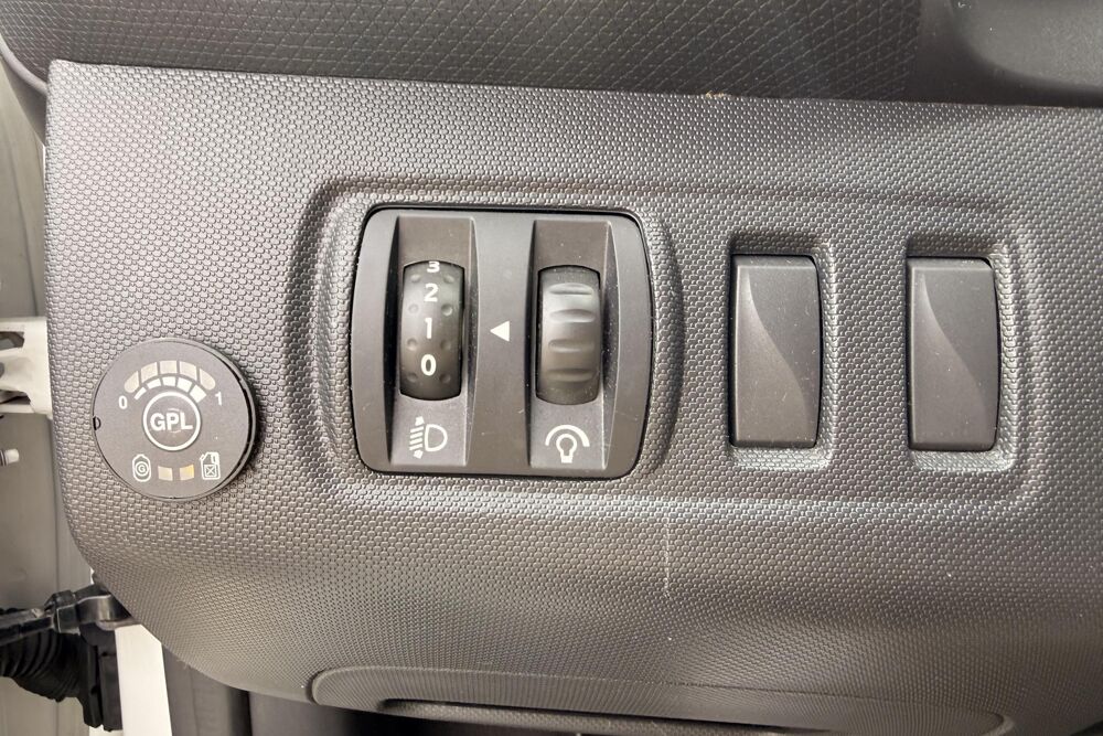 Clio 1.2 GPL - 75 BERLINE Zen - BLEUTOOTH - CLIMATISATION 2013 occasion 78760 Jouars-Pontchartrain