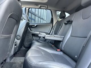XC60 D4 AWD 181CH BVA GEARTRONIC XENIUM ENTRETIEN A JOUR - GARAN 2013 occasion 33450 Montussan