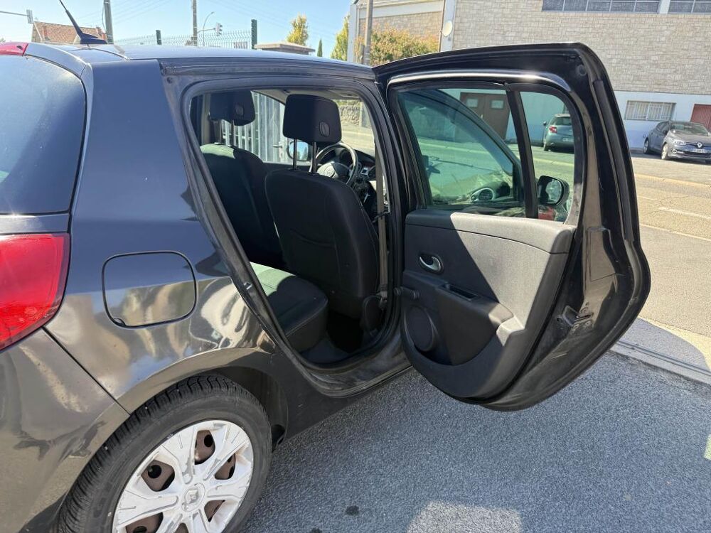 Clio 1.5 dCi - 85 Dynamique TomTom 2010 occasion 19100 Brive-la-Gaillarde