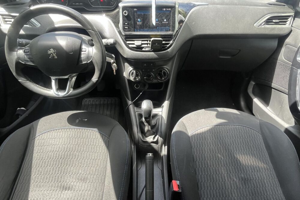 208 1.2i -Signature -82ch - courroie chang&eacute; - carplay - camera d 2019 occasion 78760 Jouars-Pontchartrain