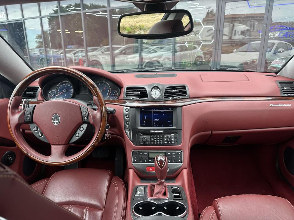 Granturismo 4.2i V8 - BVA COUPE . PHASE 1 2009 occasion 33450 Montussan