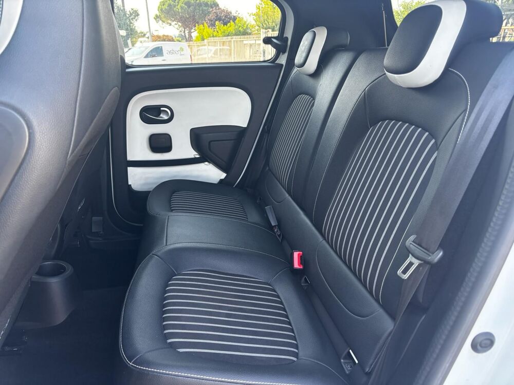 Twingo 1.0 Sce - 65 E6U III BERLINE Intens 2021 occasion 31660 Bessi&egrave;res