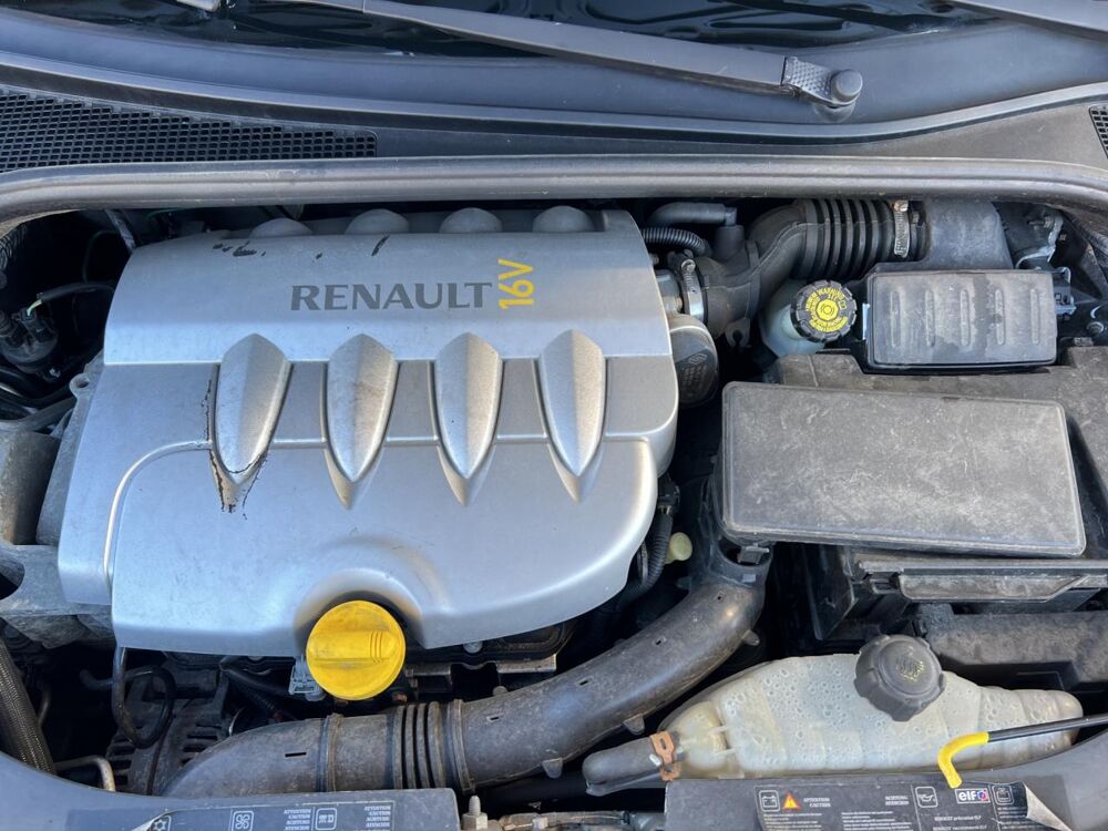 Clio 1.4i 16V III BERLINE Confort Dynamique PHASE 1 2006 occasion 06250 Mougins