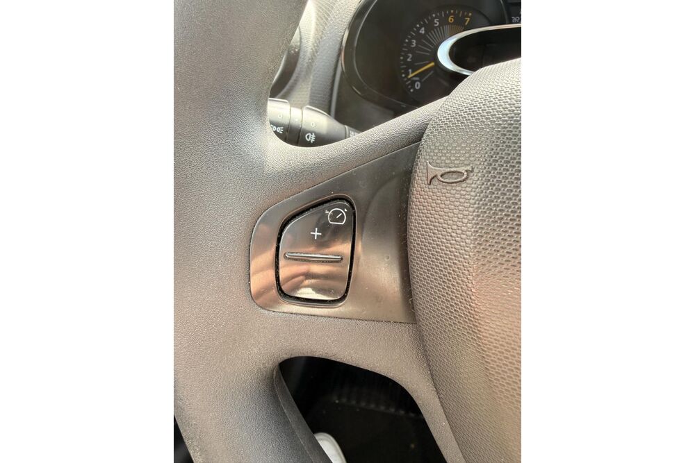 Clio 1.2 GPL - 75 BERLINE Life - REGULATEUR & LIMITEUR - BLUETOOT 2014 occasion 78760 Jouars-Pontchartrain