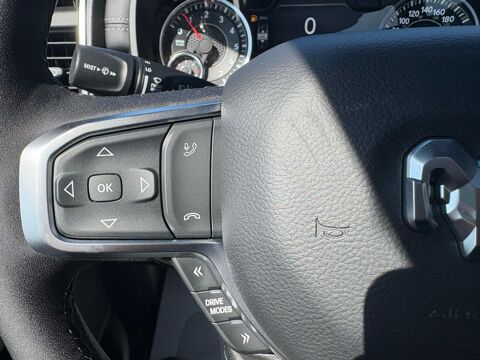 RAM 1500 CREW CAB BIGHORN NIGHT EDITION HAYON MULTI 2025 occasion 91830 Le Coudray-Montceaux