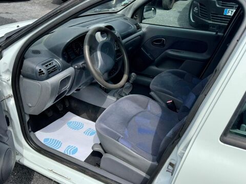 Clio 1.2l 5 portes / ideal jeune permis / embrayage, distribution 1999 occasion 30260 Orthoux-S&eacute;rignac-Quilhan
