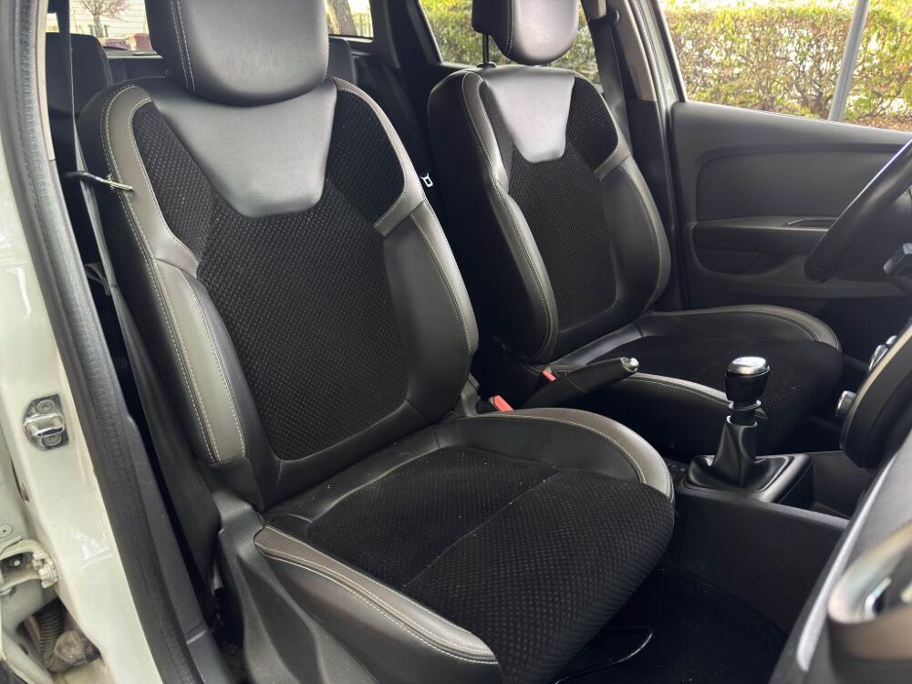 Clio Estate 1.2 Energy TCe - 120 IV ESTATE BREAK Intens PHASE 2 2018 occasion 77185 Lognes