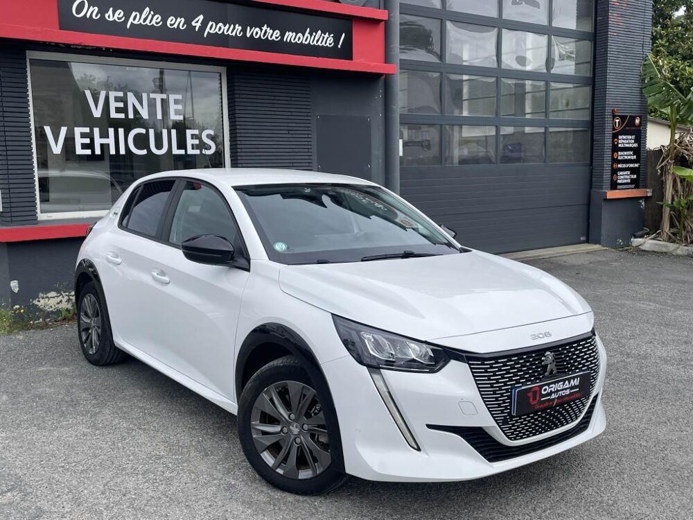 208 e-STYLE + OPTIONS 136ch 50 kWh 2023 occasion 44700 Orvault