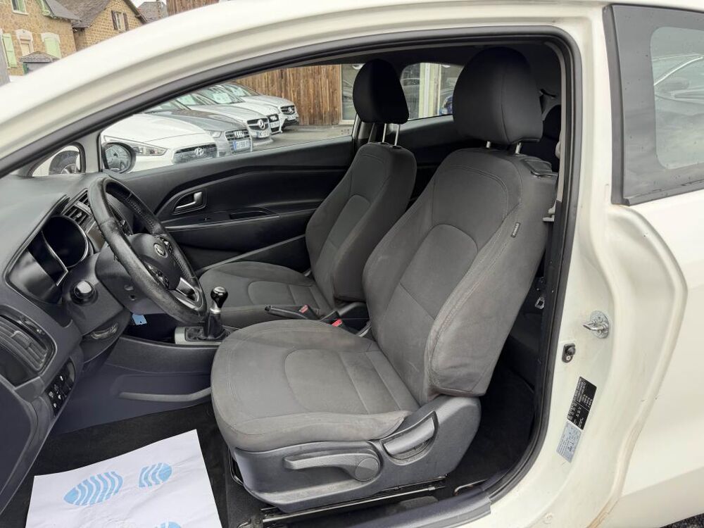 Rio 1.2i - 85 Style + clim 2013 occasion 19100 Brive-la-Gaillarde