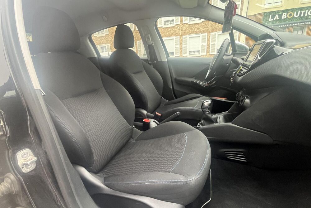 208 1.2i -Signature -82ch - courroie chang&eacute; - carplay - camera d 2019 occasion 78760 Jouars-Pontchartrain