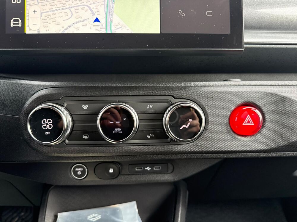 Twingo E-Tech Autonomie Urbaine 80 Techno a partir de 140 euros / m 2026 occasion 31660 Bessi&egrave;res