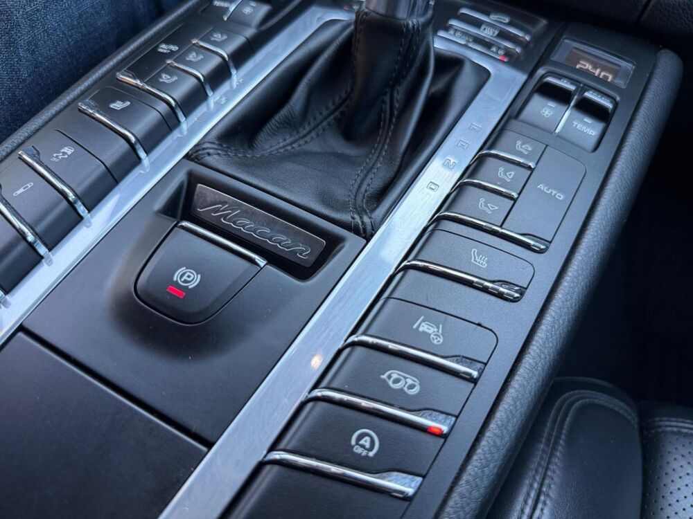 Macan 2.0i 245 - PHASE 2 Pack carbone,Pack chrono, Porsche active, 2019 occasion 13400 Aubagne
