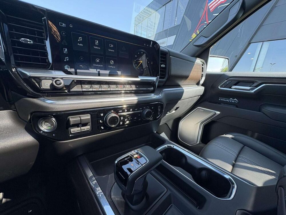 Divers Crewcab High Country V8 EcoTec 6.2L 4WD 2026 occasion 91830 Le Coudray-Montceaux