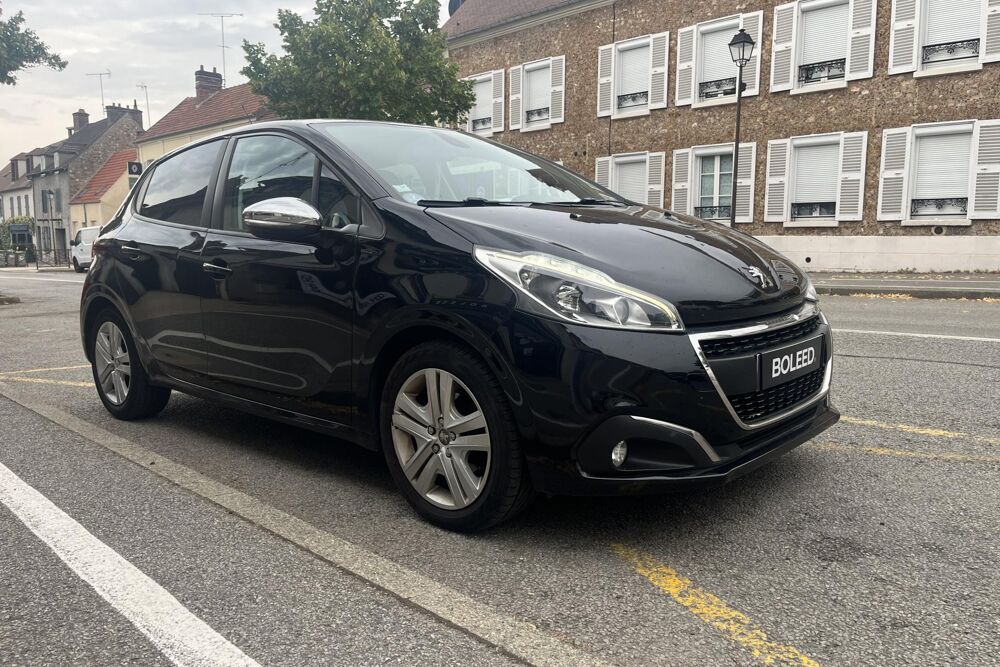208 1.2i -Signature -82ch - courroie chang&eacute; - carplay - camera d 2019 occasion 78760 Jouars-Pontchartrain