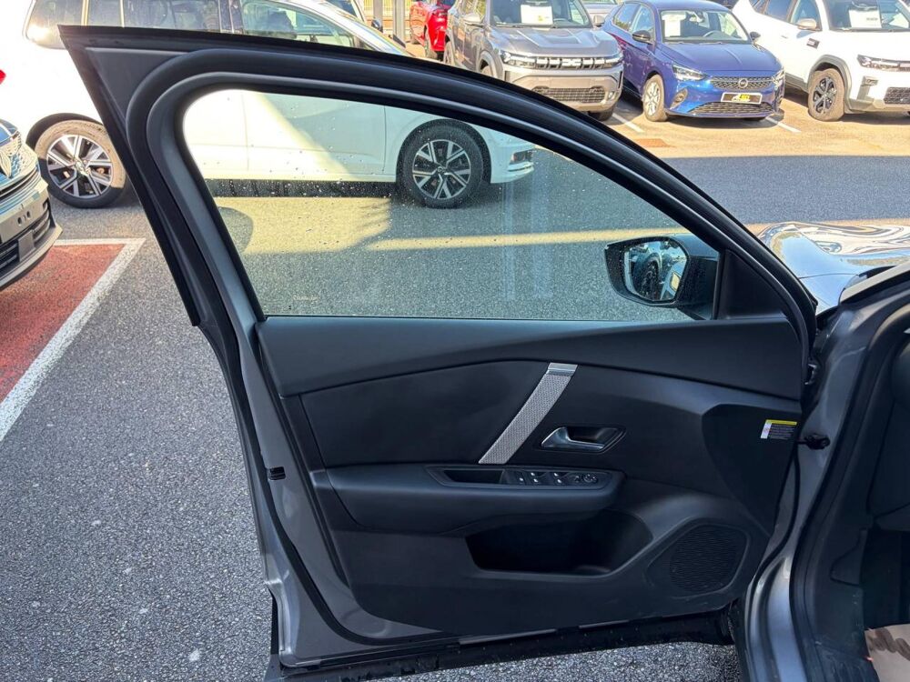 C4 1.5 BlueHDi 130 BV EAT8 Shine, Cam&eacute;ra de recul, CarPlay, Cli 2022 occasion 31660 Bessi&egrave;res