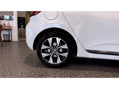 Clio 1.5 BLUEDCI 100 CH BUSINESS GARANTIE 12 MOIS 2022 occasion 16000 Angoul&ecirc;me