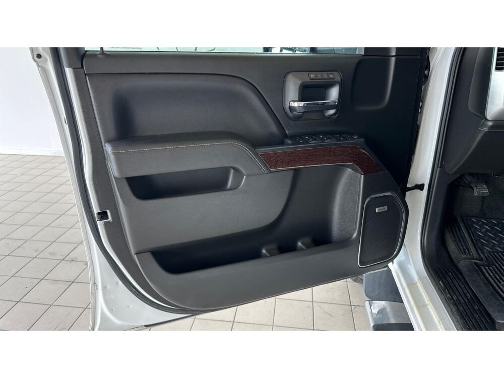 Sierra 1500 V8 6.2 420 ch Version XXL - TVA - CTTE PLATEAU - 4 PLAC 2015 occasion 17600 Saujon