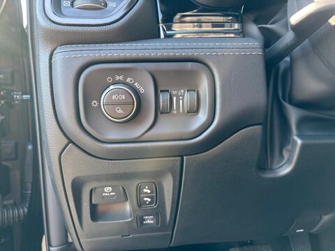 RAM 1500 CREW LIMITED NIGHT EDITION BOX HAYON MULTI V8 5,7L 2026 occasion 91830 Le Coudray-Montceaux