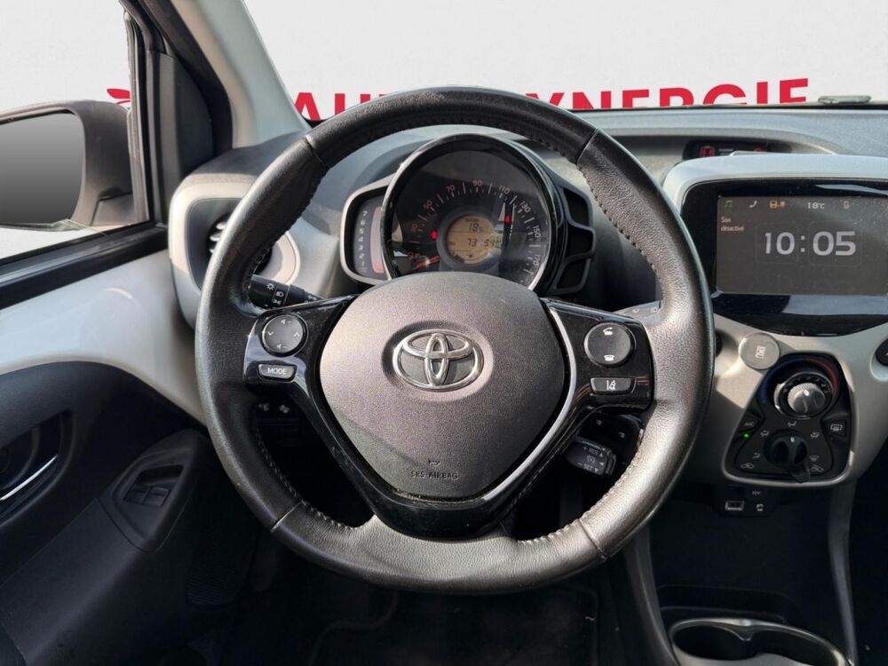 Aygo 1.0 VVT-i II 2017 x-play PHASE 1 2017 occasion 13400 Aubagne