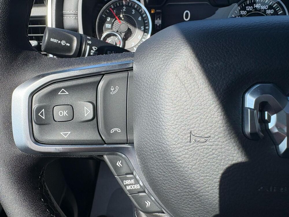 RAM 1500 CREW CAB BIGHORN NIGHT EDITION HAYON MULTI 2025 occasion 91830 Le Coudray-Montceaux