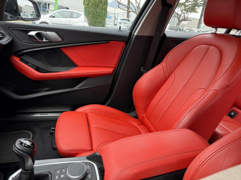 S&eacute;rie 1 118i BERLINE F40 Business Design (118 i) 2019 occasion 13400 Aubagne