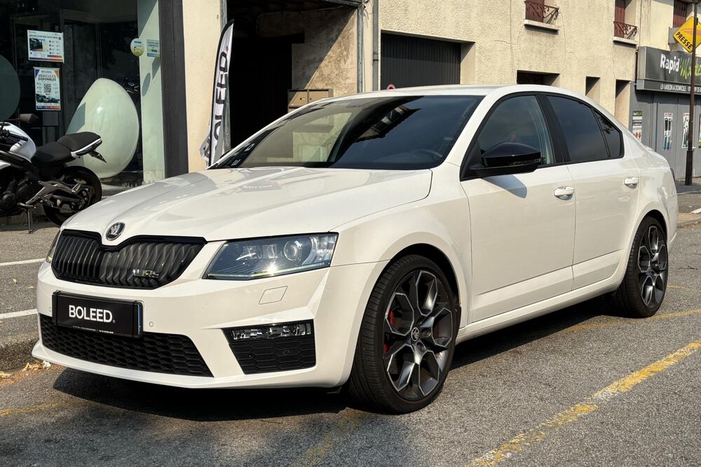 Octavia Skoda RS 2.0 TSI 220 DSG - Sieges RS & Sieges chauffants 2014 occasion 78760 Jouars-Pontchartrain