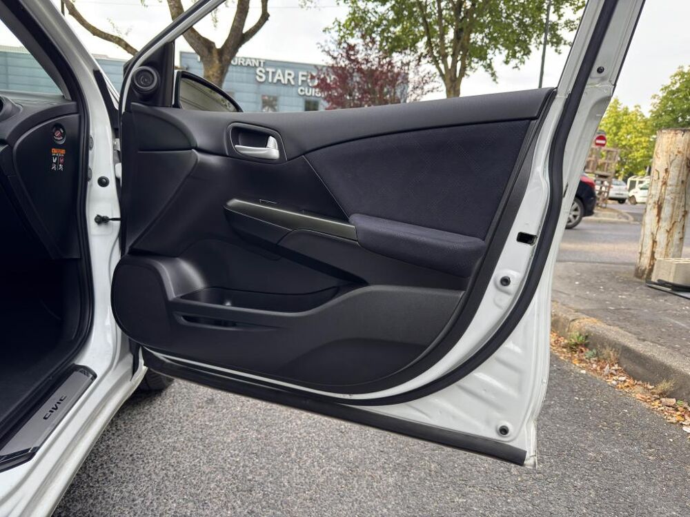 Civic 2.2 i-DTEC 2012 BERLINE Ex&eacute;cutive 2013 occasion 77185 Lognes