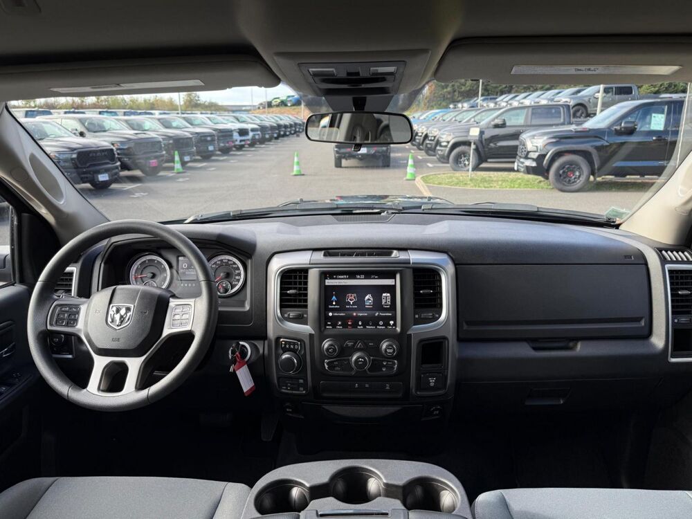 RAM 1500 CREW SLT CLASSIC BLACK PACKAGE 2022 occasion 91830 Le Coudray-Montceaux