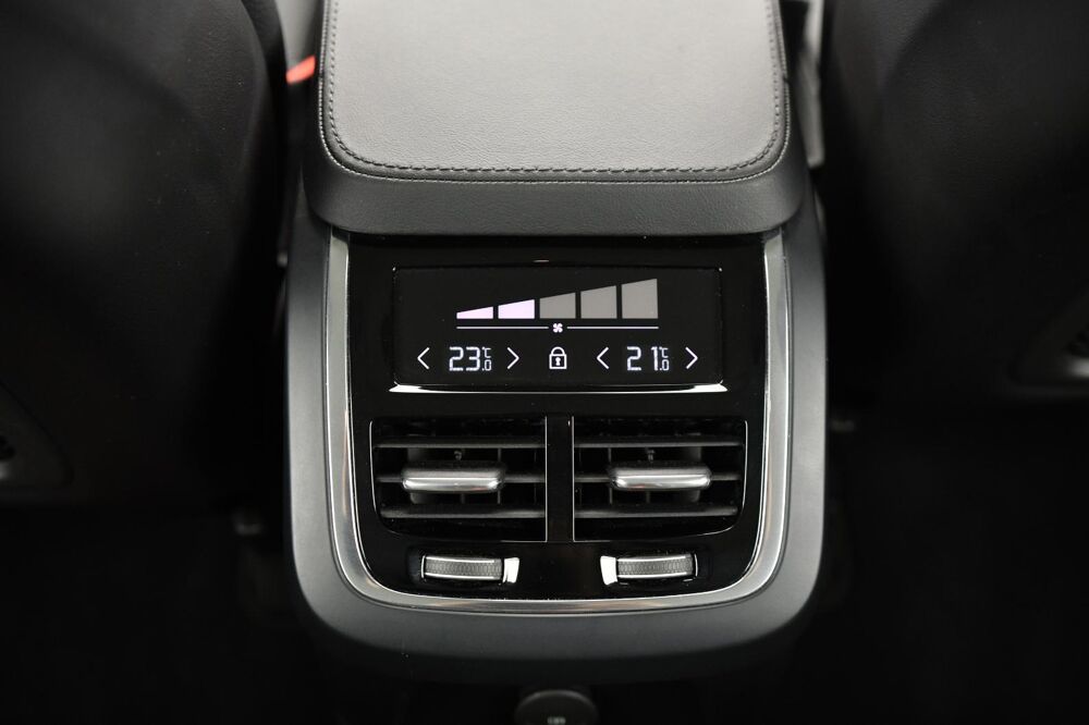 XC90 T8 AWD Hybride Rechargeable 310+145 ch Geartronic 8 7pl Star occasion 17130 Montendre